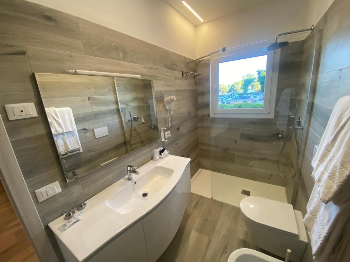 Marina Suites & Apartments 4 Stelle S Caorle Eksteriør billede