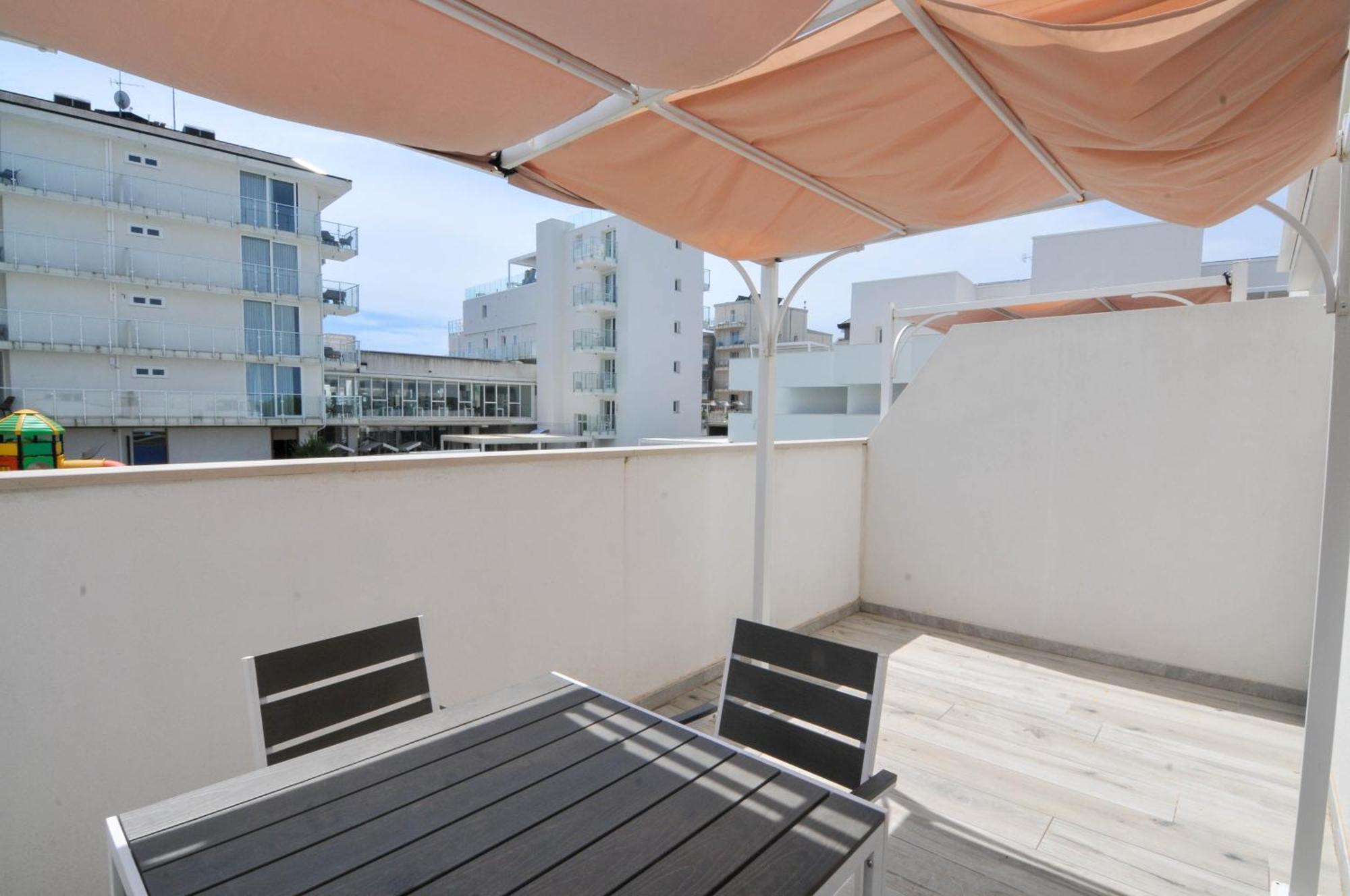 Marina Suites & Apartments 4 Stelle S Caorle Eksteriør billede