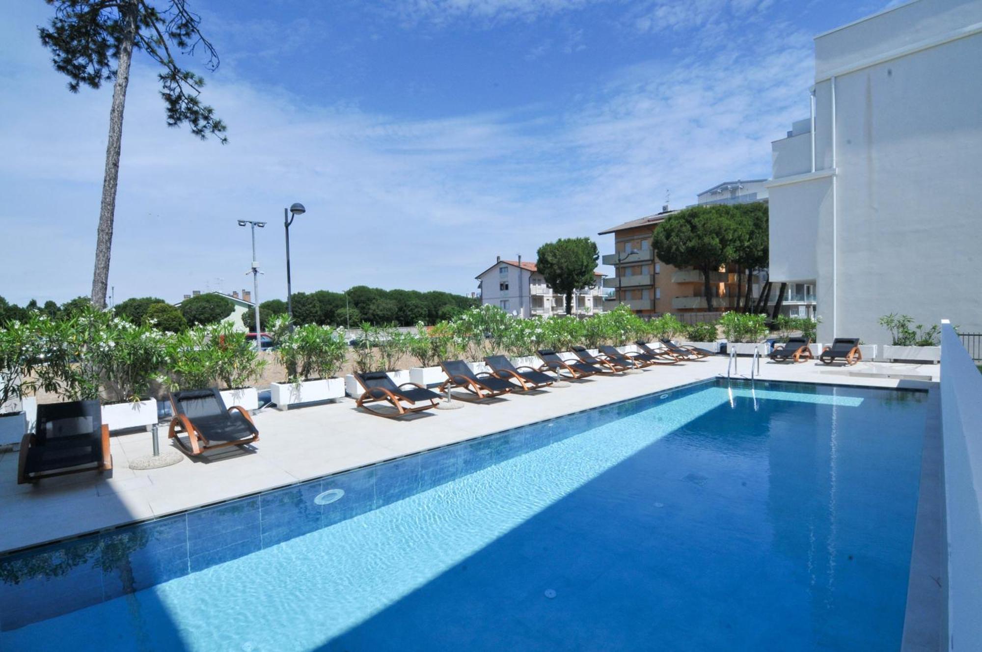 Marina Suites & Apartments 4 Stelle S Caorle Eksteriør billede
