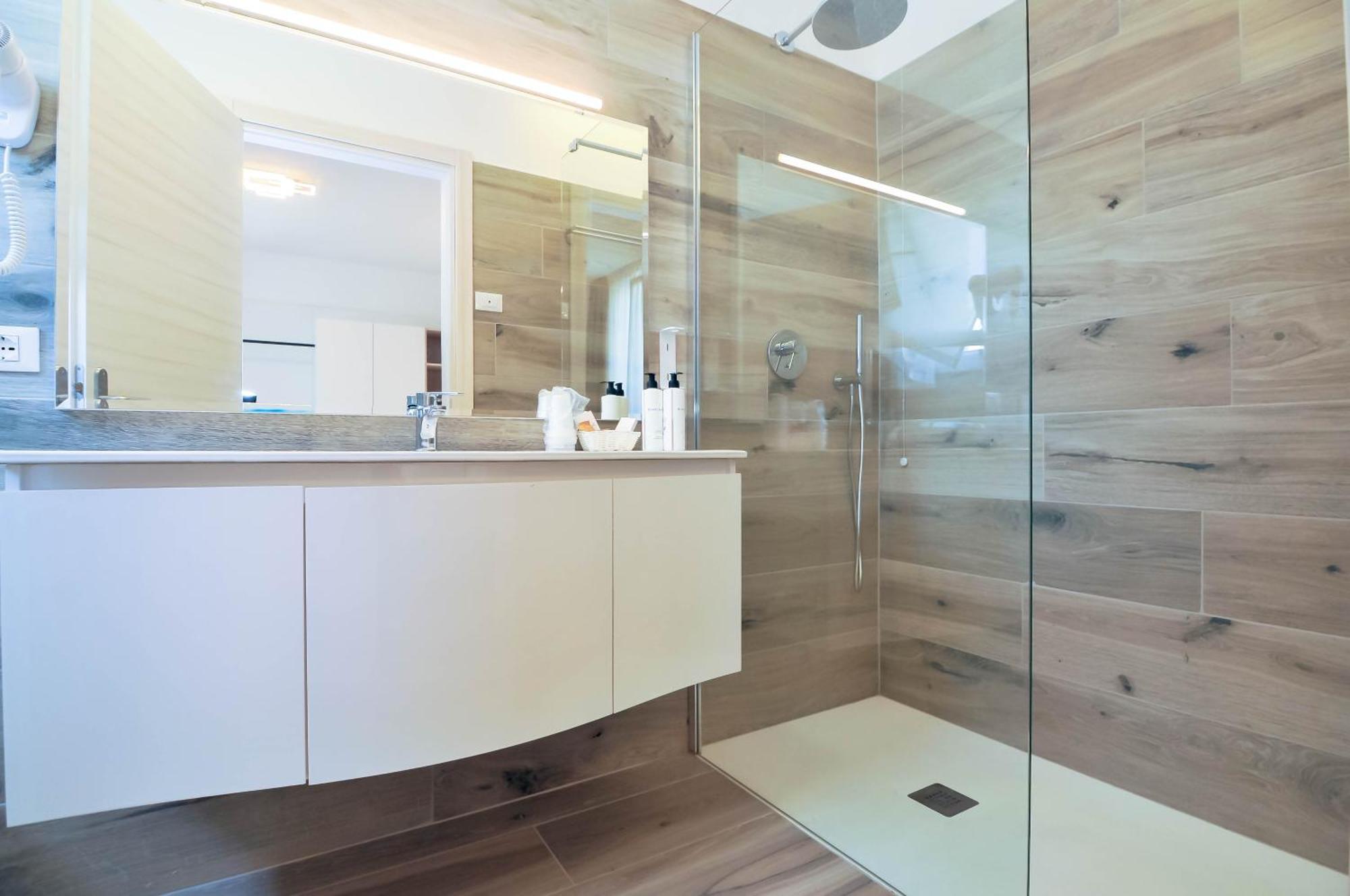 Marina Suites & Apartments 4 Stelle S Caorle Eksteriør billede