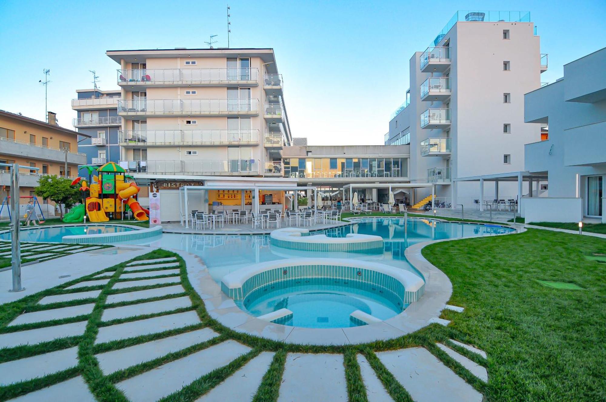 Marina Suites & Apartments 4 Stelle S Caorle Eksteriør billede